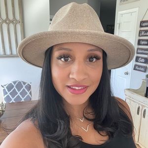 Meet your Posher, Anjahnette